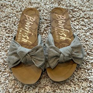 Blowfish flat bow sandal 6.5